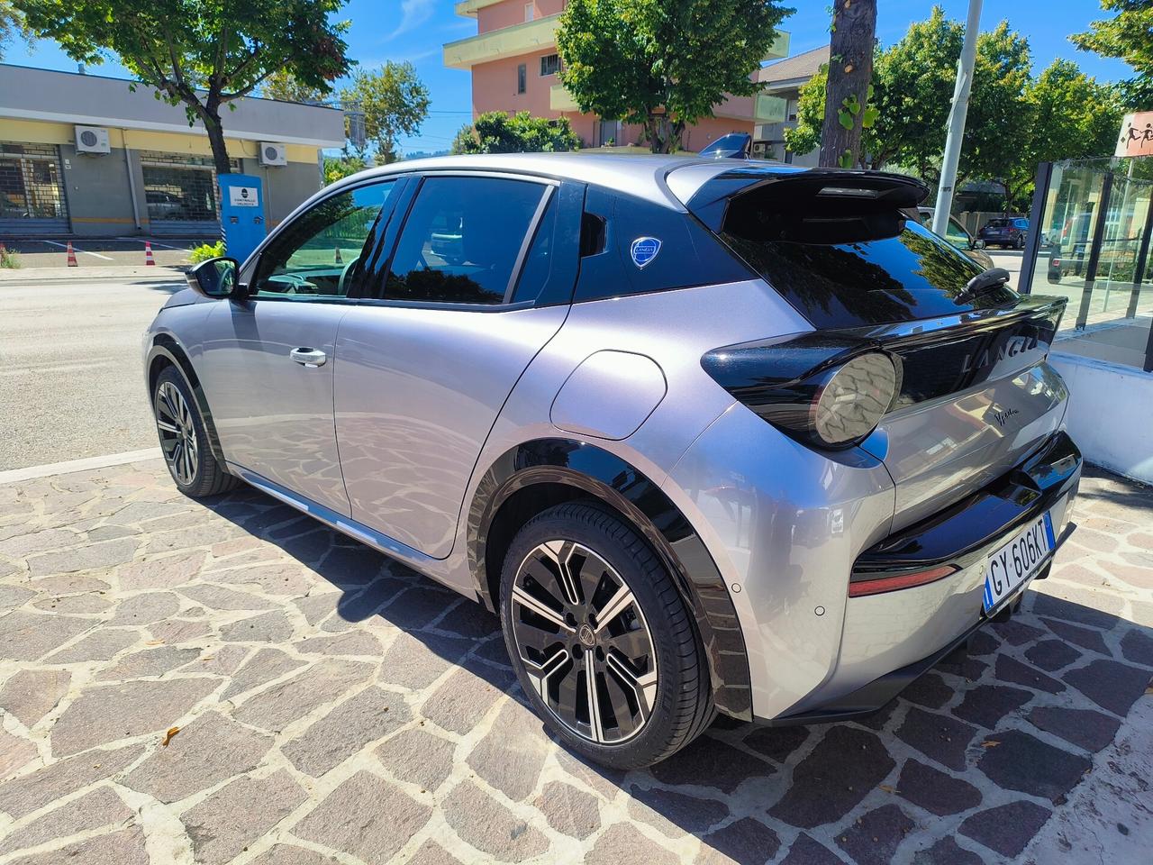 Lancia Ypsilon Hybrid e-DCT LX