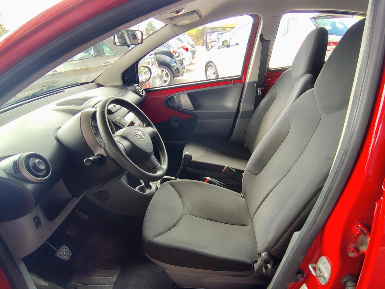 Toyota Aygo 1.0 12V VVT-i 5 porte Deep Ocean Connect