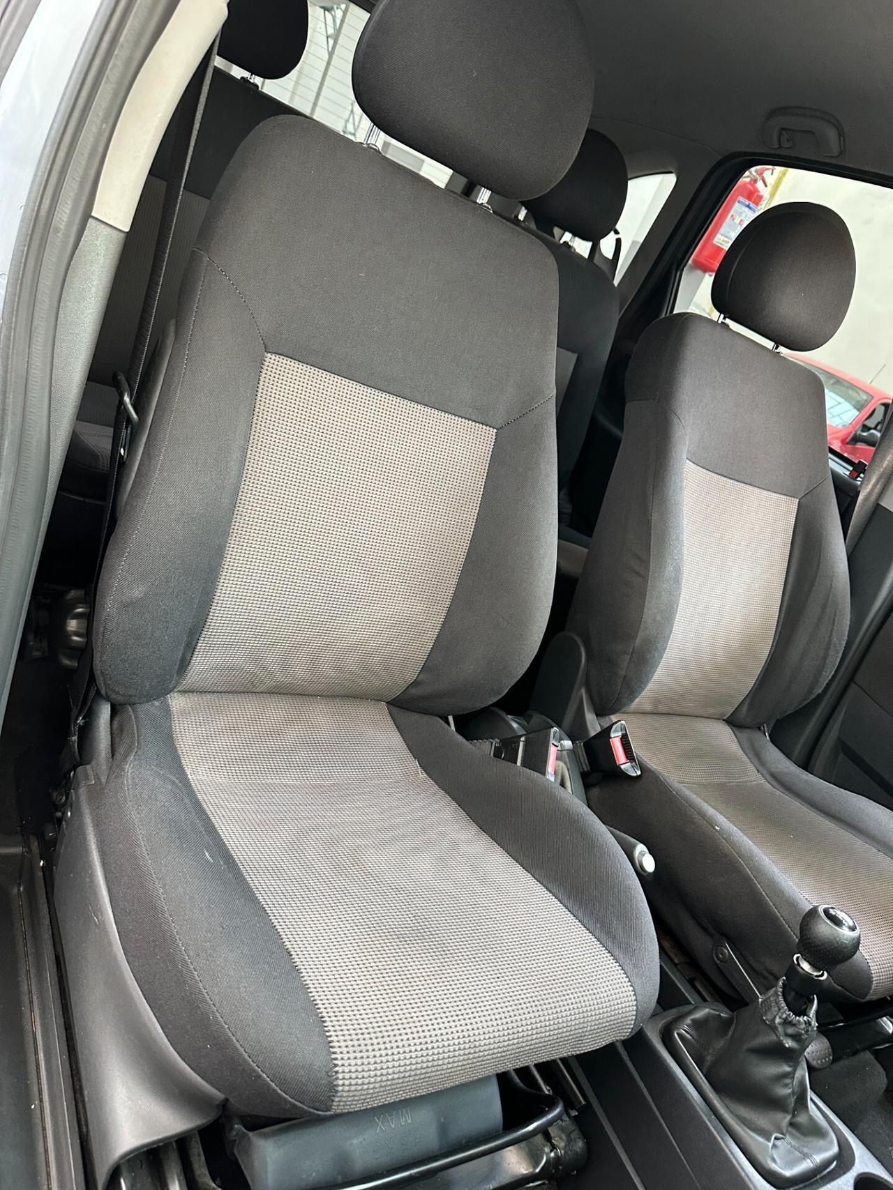 Opel Meriva 1.4 Benz (Euro 4), spaziosa e ben funzionante