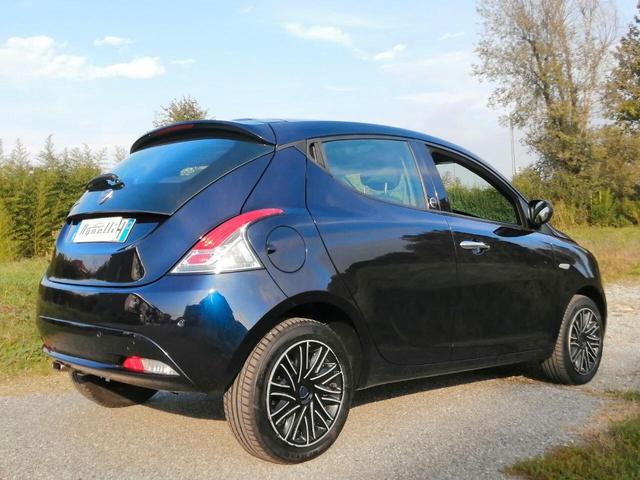 Lancia Ypsilon 1.2 69 CV 5 porte GPL Ecochic Gold Idonea Neopatentati