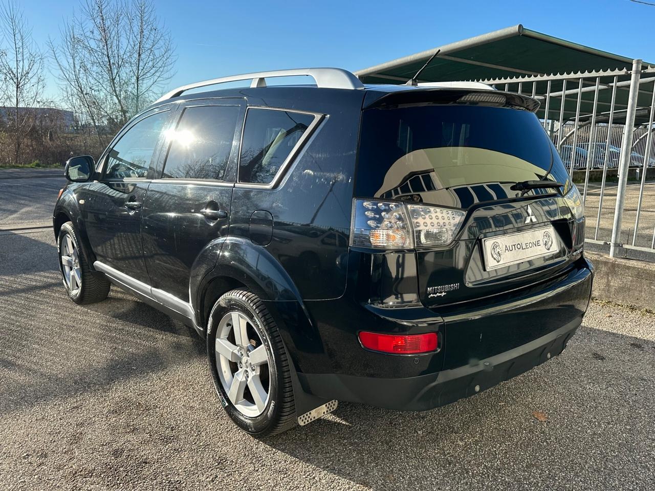 Mitsubishi Outlander 2.4 MIVEC Instyle 7 p.ti