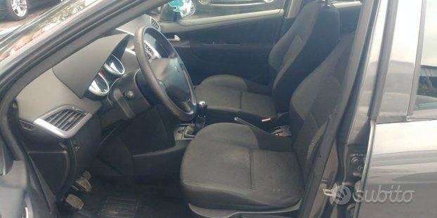 Peugeot 207 1.4 HDi 70CV 5 porte NEO PATENTATI CLIMA MULTIFUNZIONE COMANDI VOLANTE