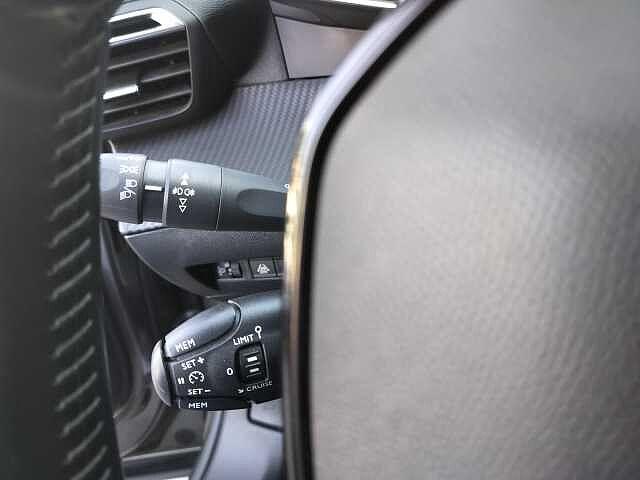 Peugeot 2008 PureTech 100 S&S Allure Pack
