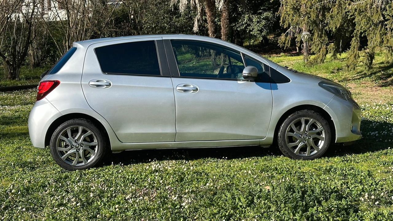 Toyota Yaris 1.3 5 porte Style 2015 Neopetant GPL LEGGI TESTO
