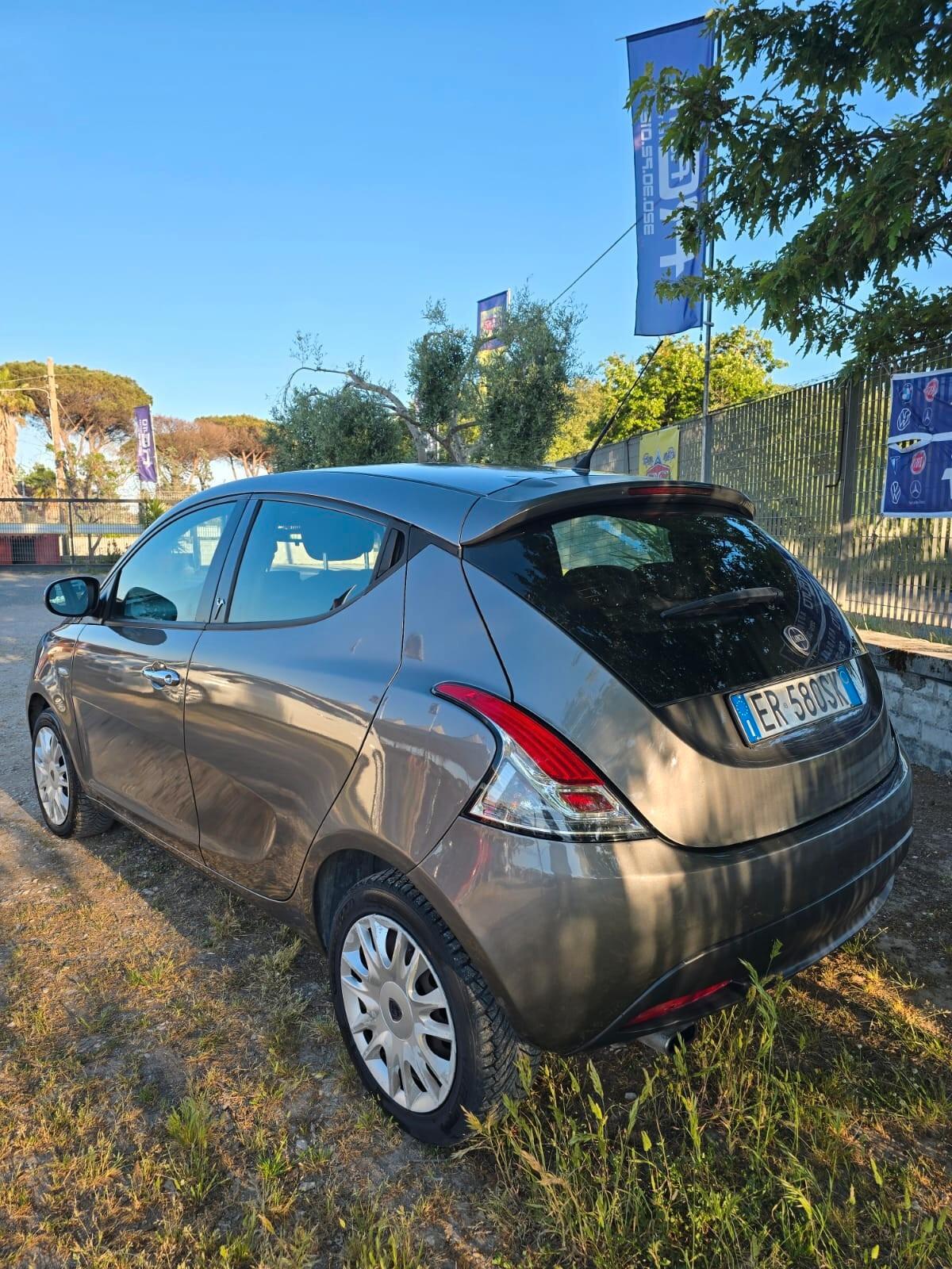 Lancia Ypsilon 1.2 69 CV Unyca