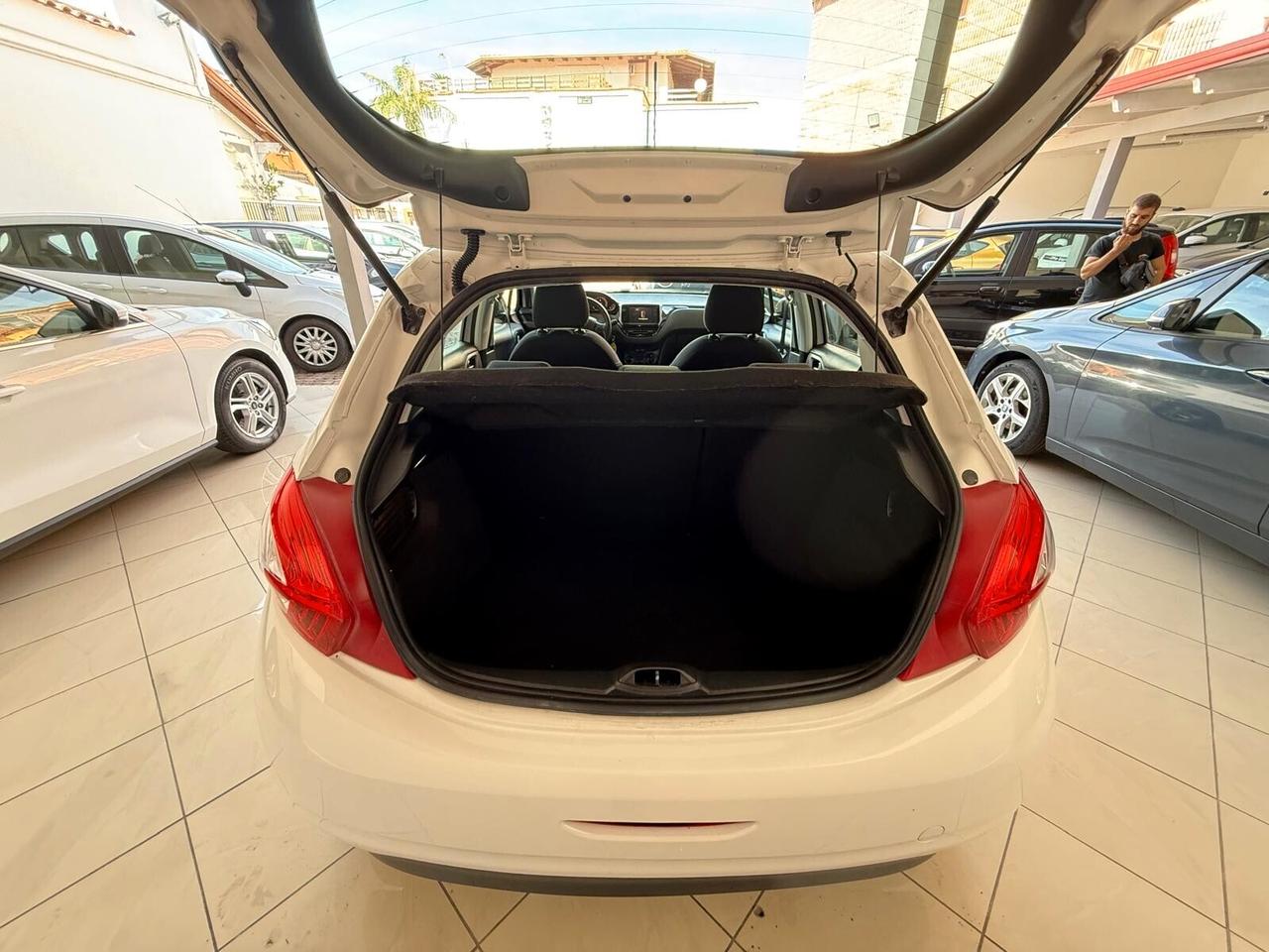PEUGEOT 208 1.2 BENZINA CON 138.000 KM 2015