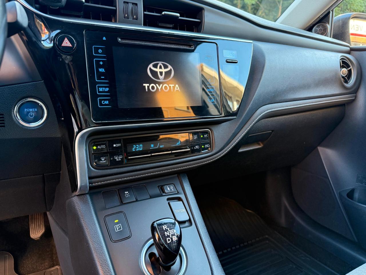 Toyota Auris 1.8 Hybrid Lounge Automatica