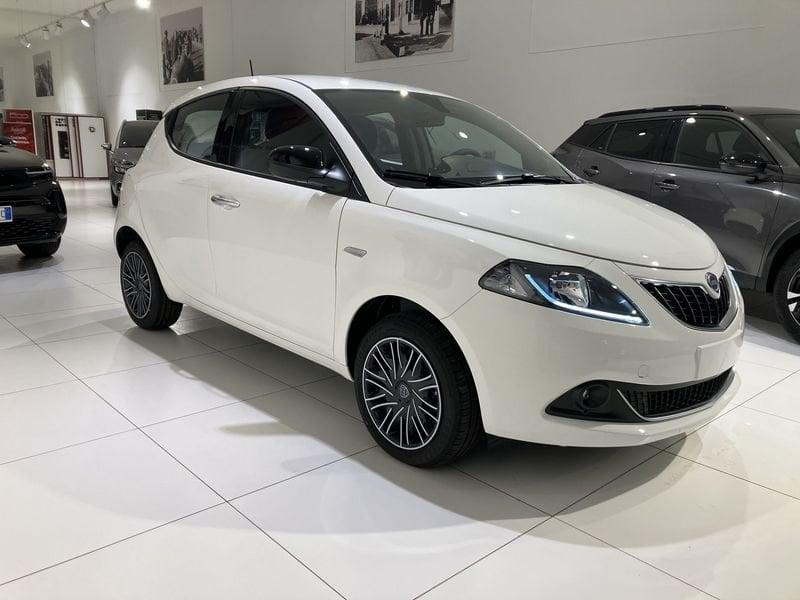 Lancia Ypsilon 1.0 FireFly 5 porte S&S Hybryd Gold