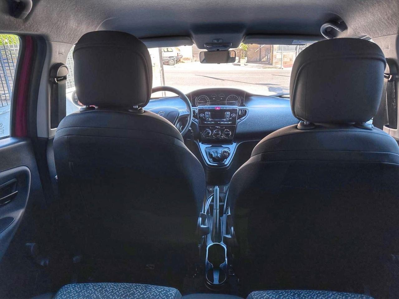 Lancia Ypsilon 1.0 Hybrid Ecochic Silver 70 CV