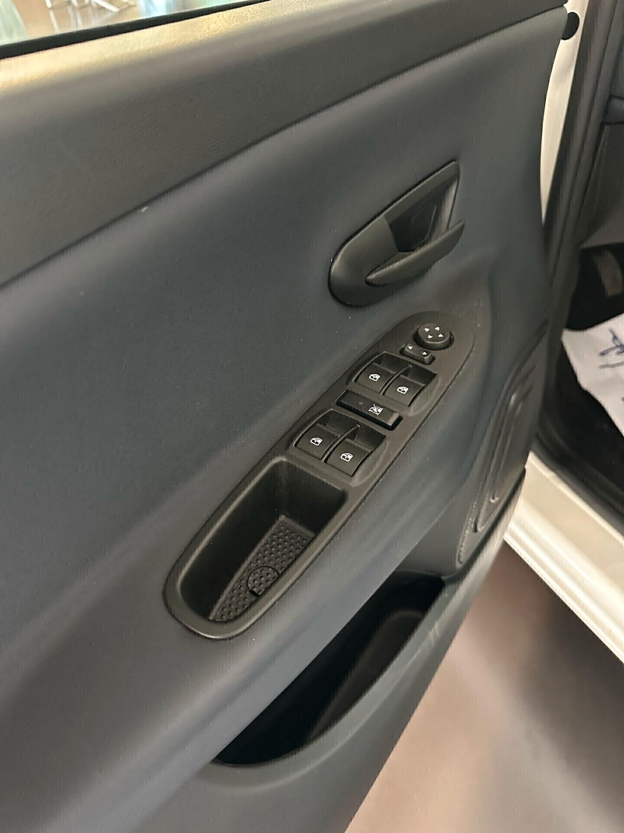 LANCIA YPSILON 1.0 HYBRID 70CV 2024 PLATINO