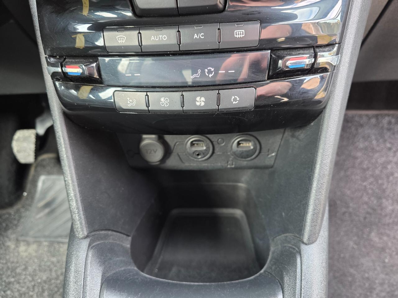 Peugeot 208 1.6 THP 156 CV 3 porte pre GTi