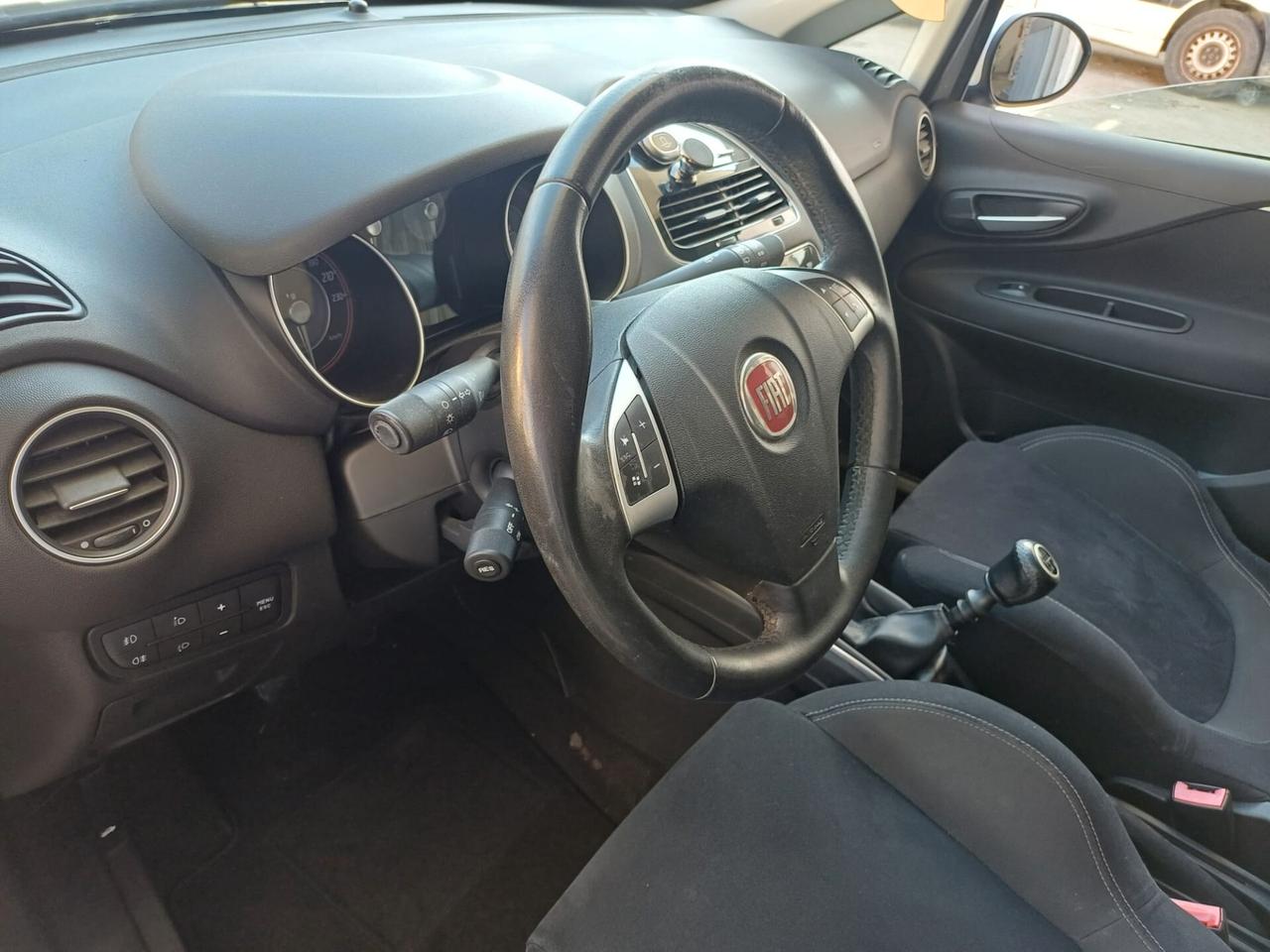 Fiat Punto 1.2 8V benzina 5 porte Lounge - 2014