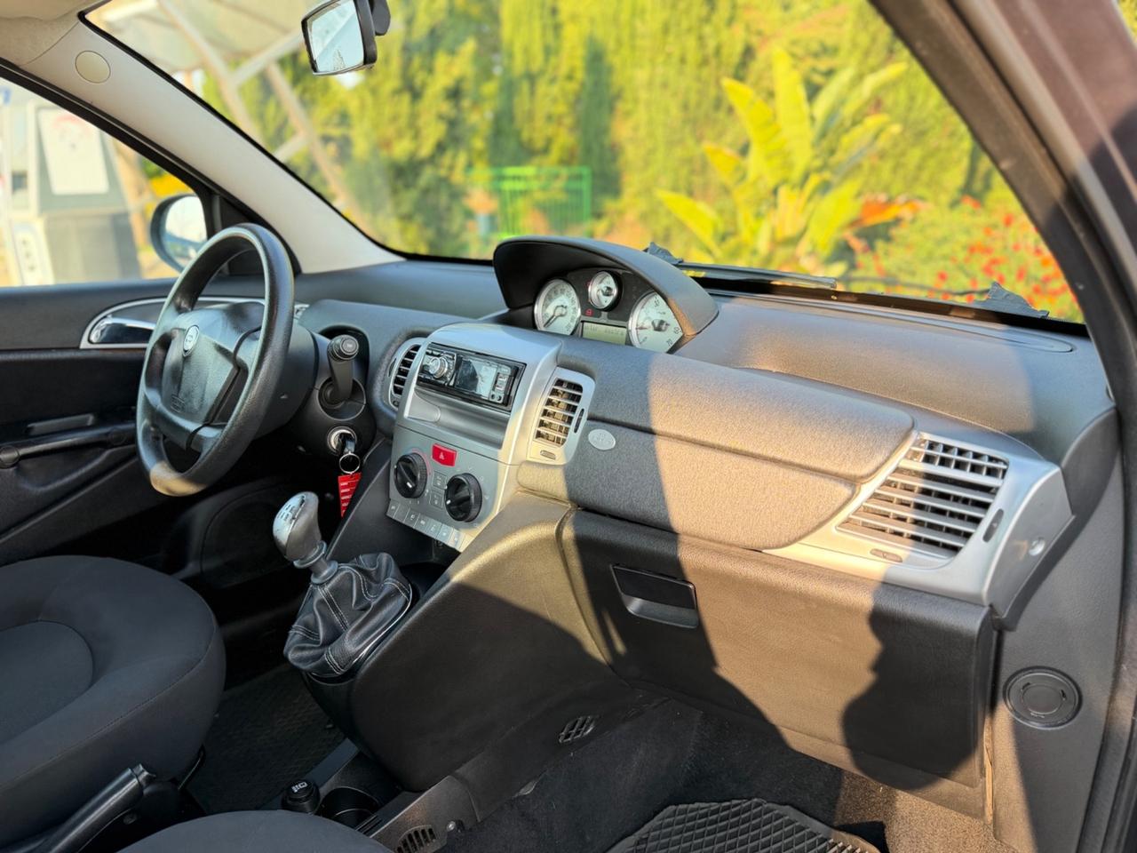 Lancia Ypsilon 1.2 69 CV Argento (51KW)