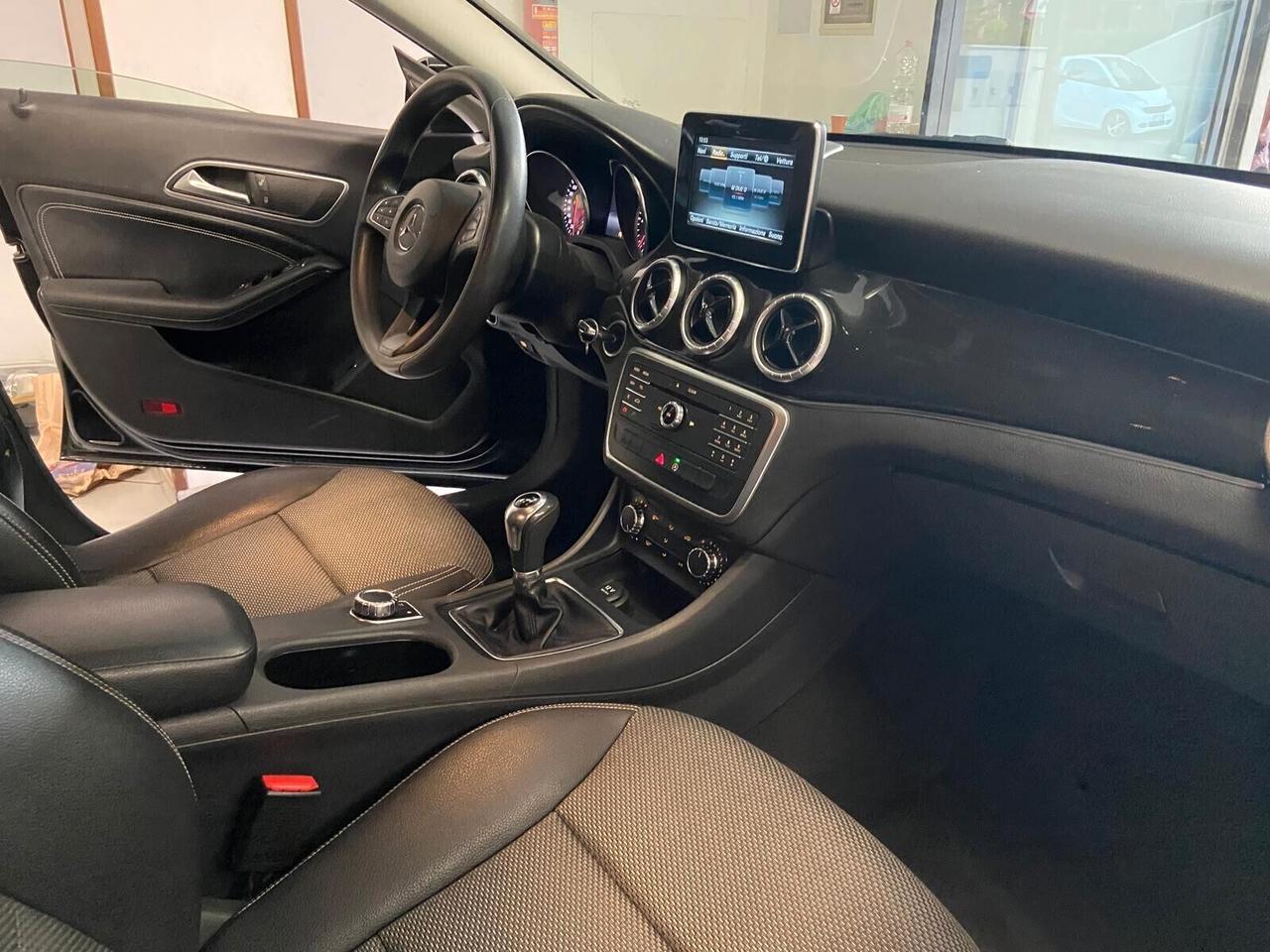 Mercedes-benz CLA 180 Premium Night Edition Pack