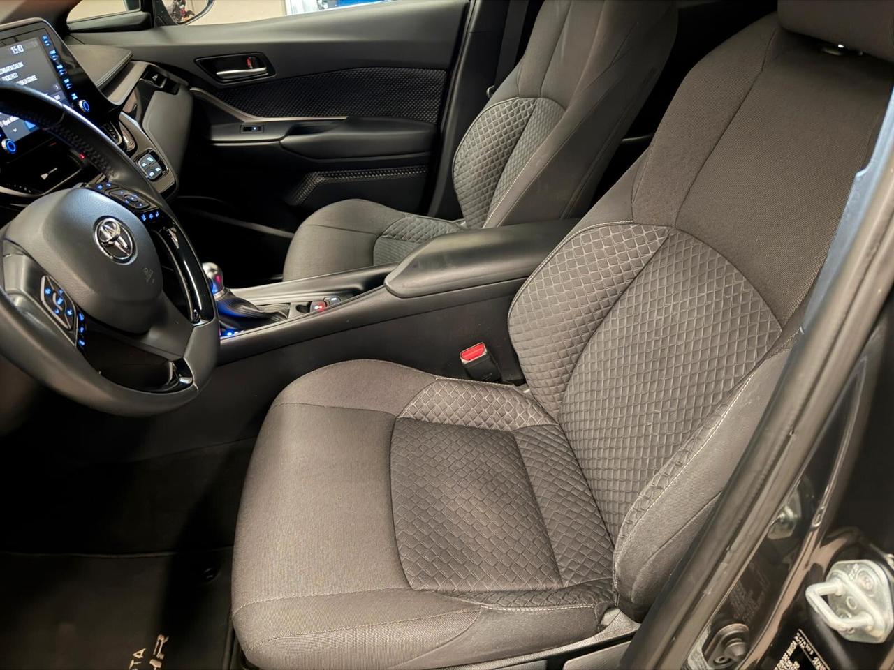 Toyota C-HR 1.8 Hybrid E-CVT Active