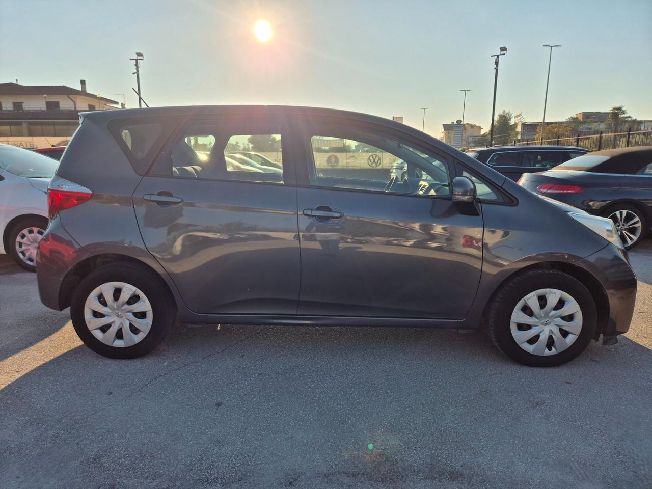 Toyota Verso-S 1.3 MT