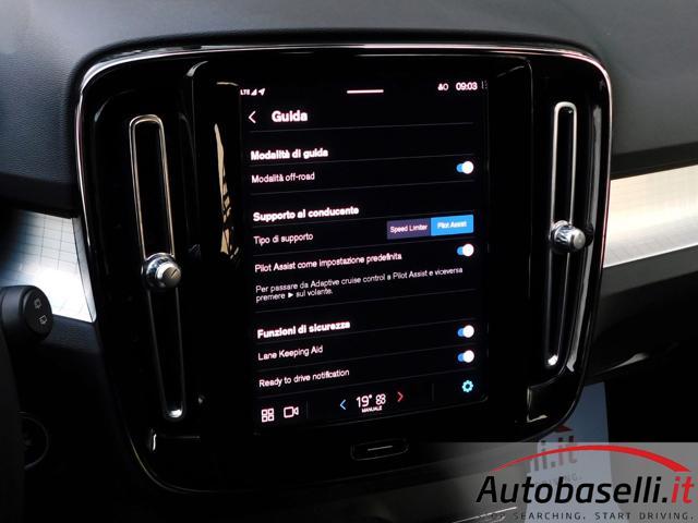 VOLVO XC40 B3 2.000 MHEV 163CV CORE AUTOMATICA NAVIGATORE