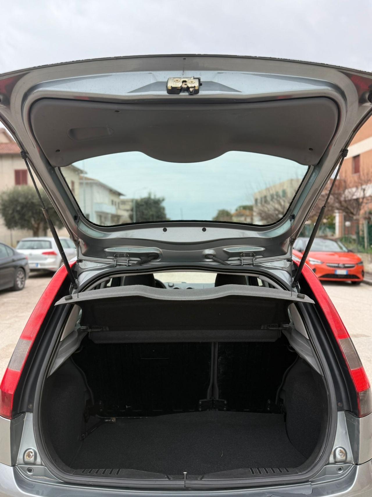 Ford Fiesta 140.000 km OK NEOPATENTATI