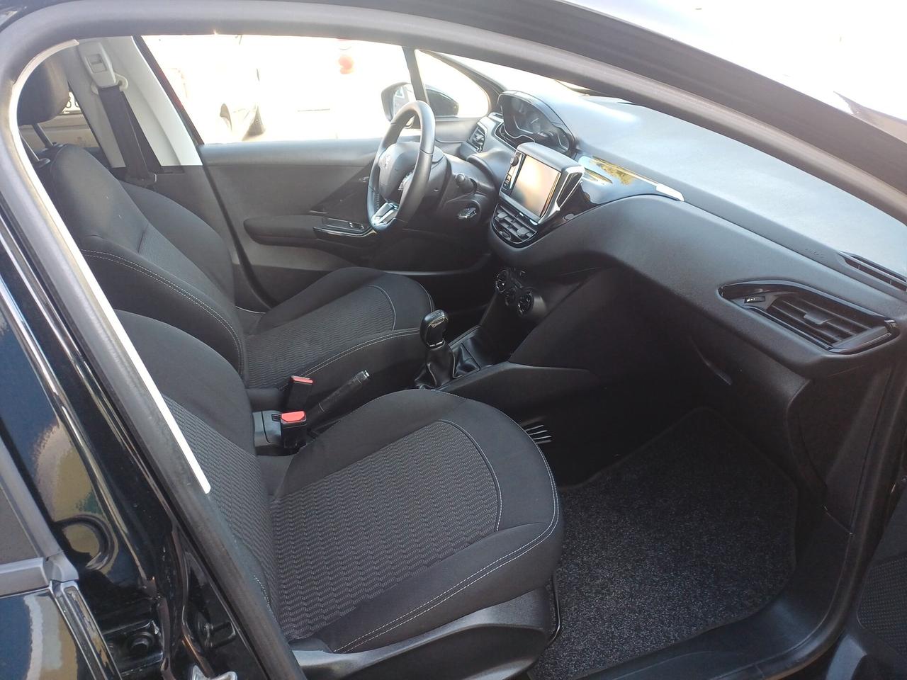 Peugeot 208 PureTech 82 5 porte Allure