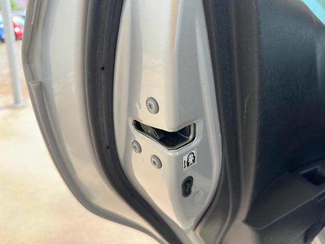 TOYOTA Yaris 1.5 5 POSTI IBRIDA OK NEOPATENTATI BI-COLOR