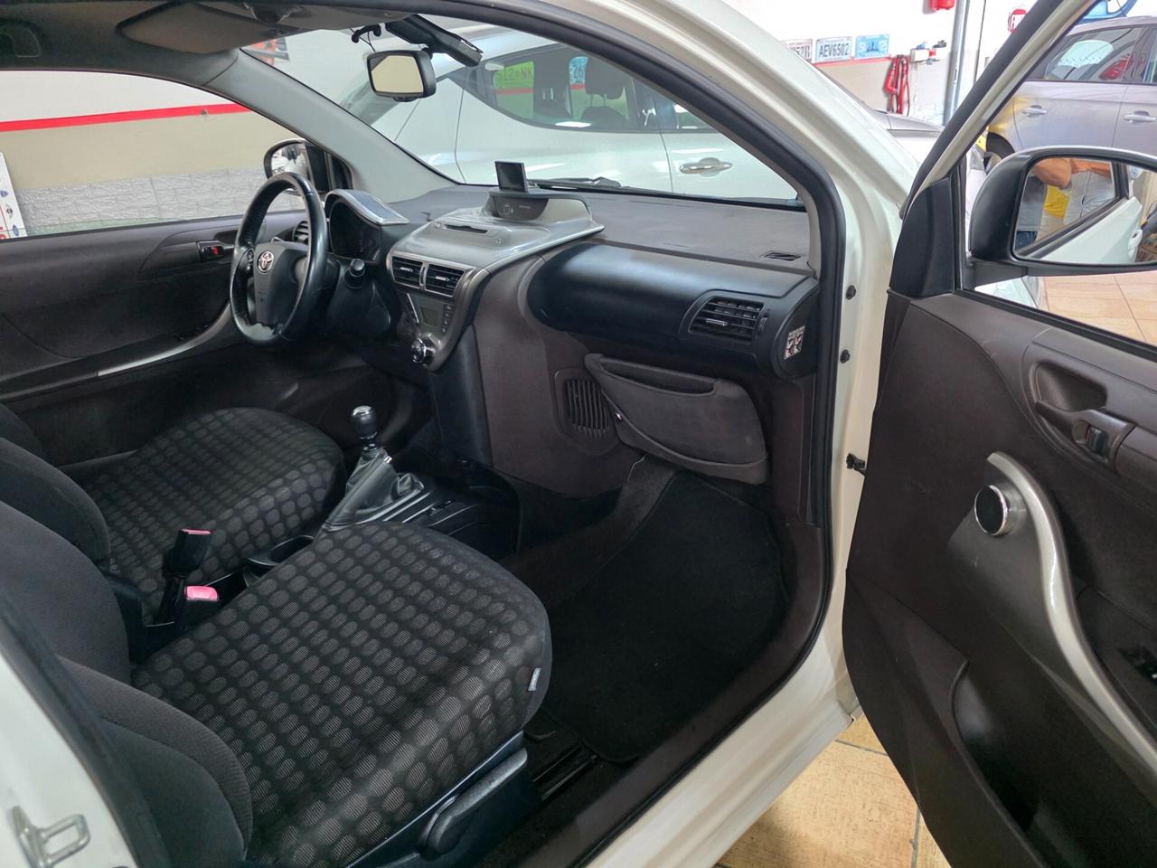 Toyota iQ 1.0 Lounge