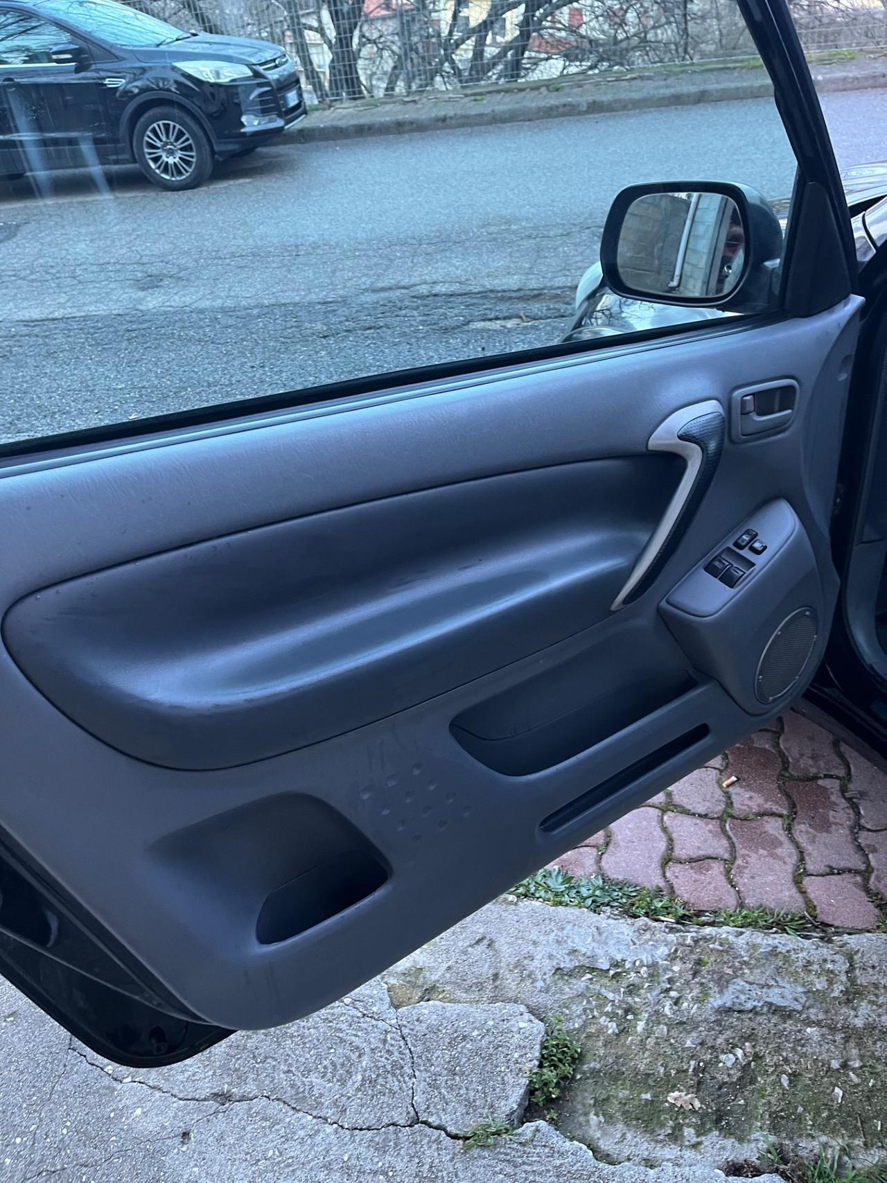 Toyota RAV 4 RAV4 2.0 Tdi D-4D cat 3 porte Sol