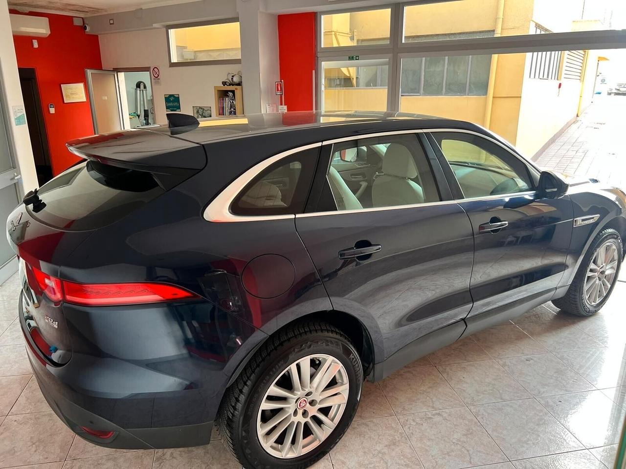Jaguar F-Pace 2.0 D 180 CV AWD Pure