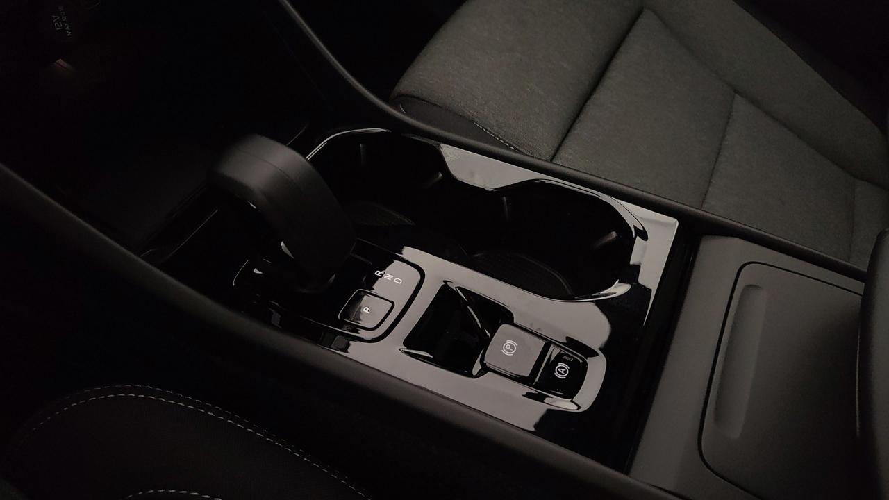 VOLVO XC40 2.0 b3 Plus Dark auto