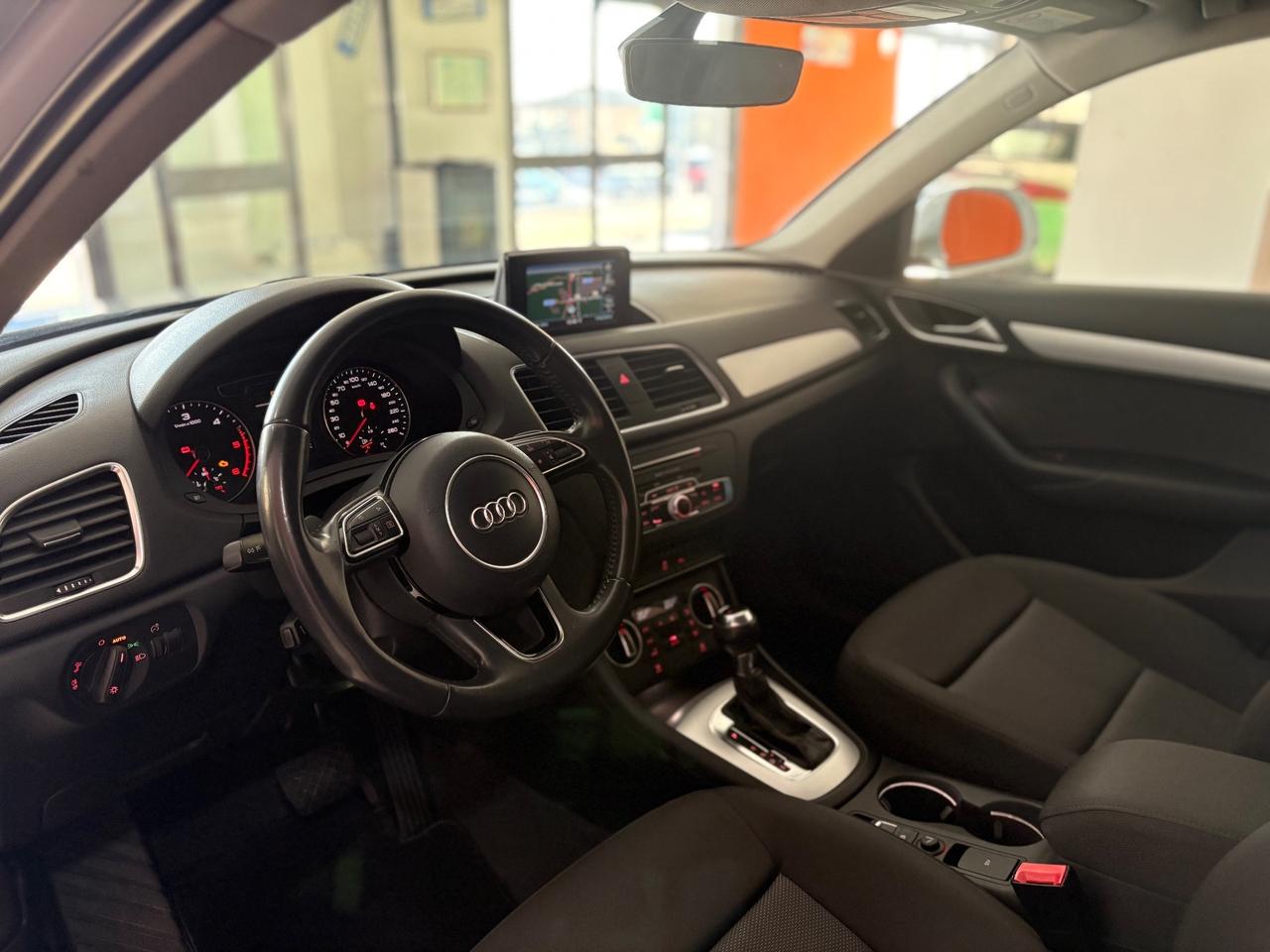 Audi Q3 2.0 TDI 120 CV Sport permuta e finanziamenti