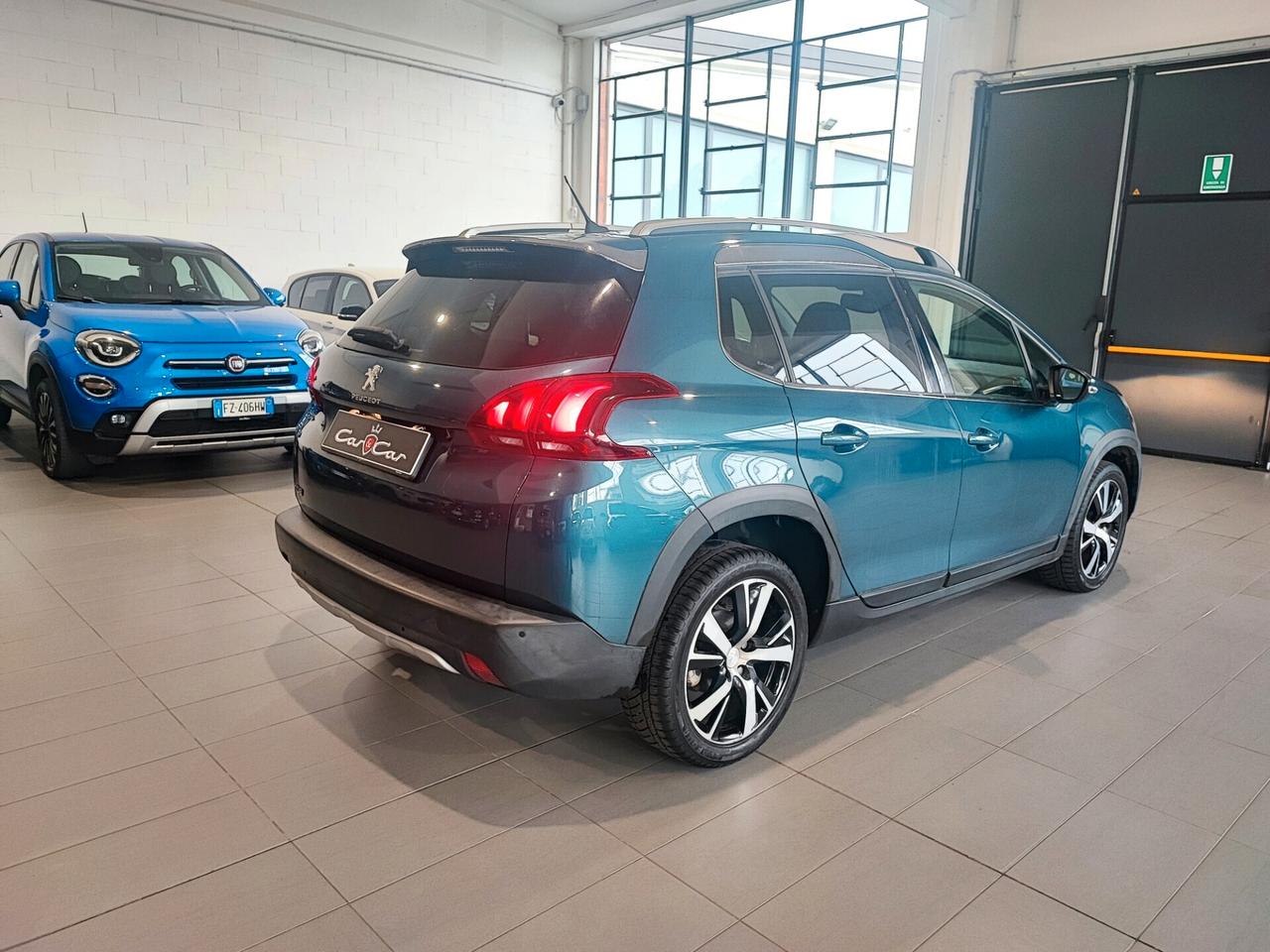 Peugeot 2008 1.2 PureTech 110 EAT6 Allure • Navi • LED • Retrocamera • Cerchi 17