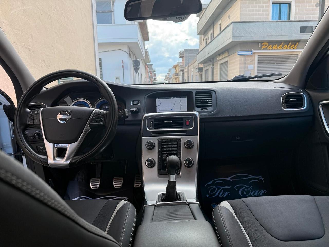 VOLVO V60 R-DESIGN 1.6 D2 115CV PELLE NAVI CRUISE ANNO 2012