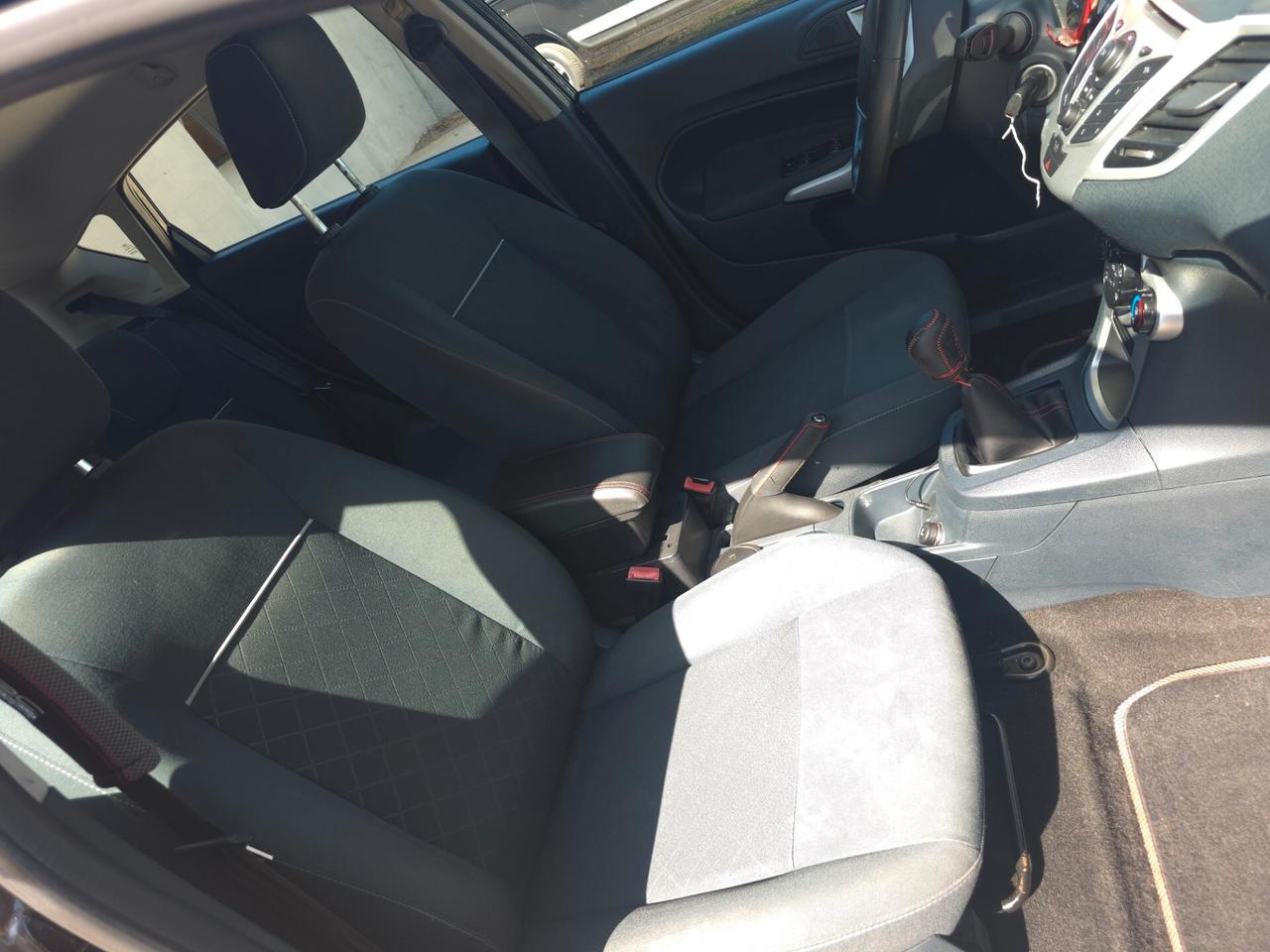 Ford Fiesta 1.4 TDCi 70CV 5 porte Titanium
