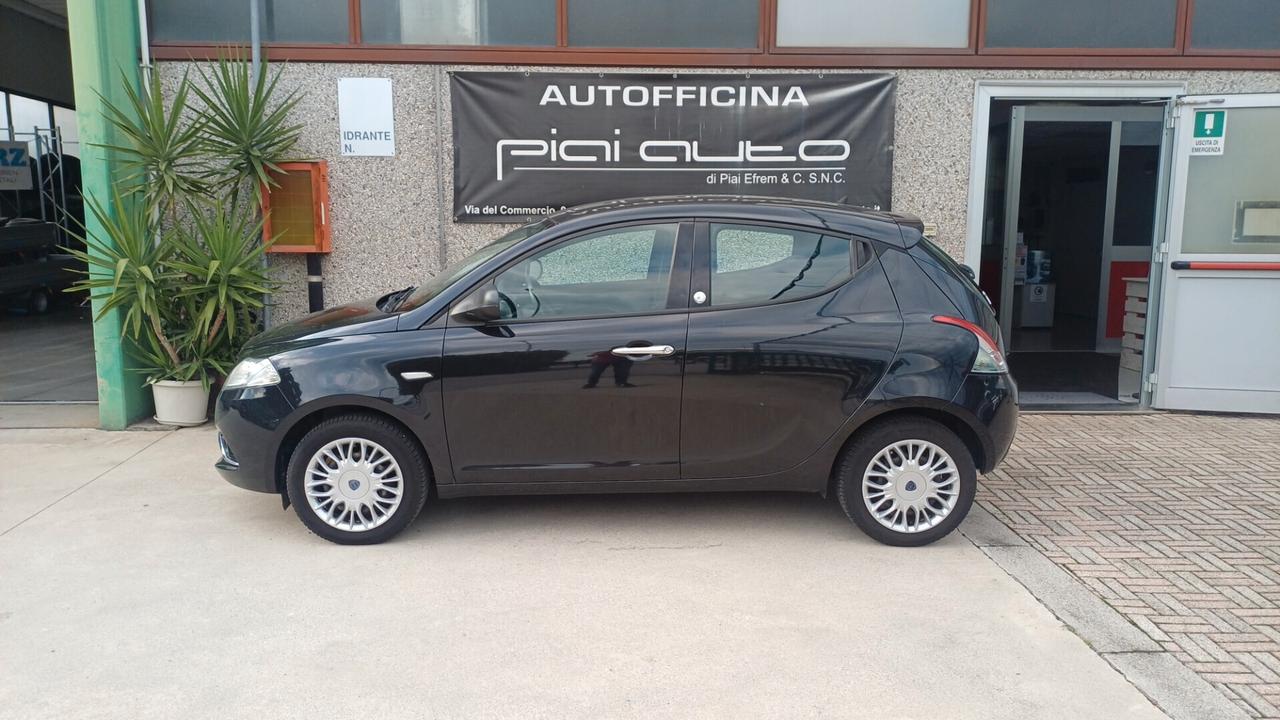 Lancia Ypsilon 1.2 69 CV 5 porte GPL Ecochic Silver OK Neopatentati