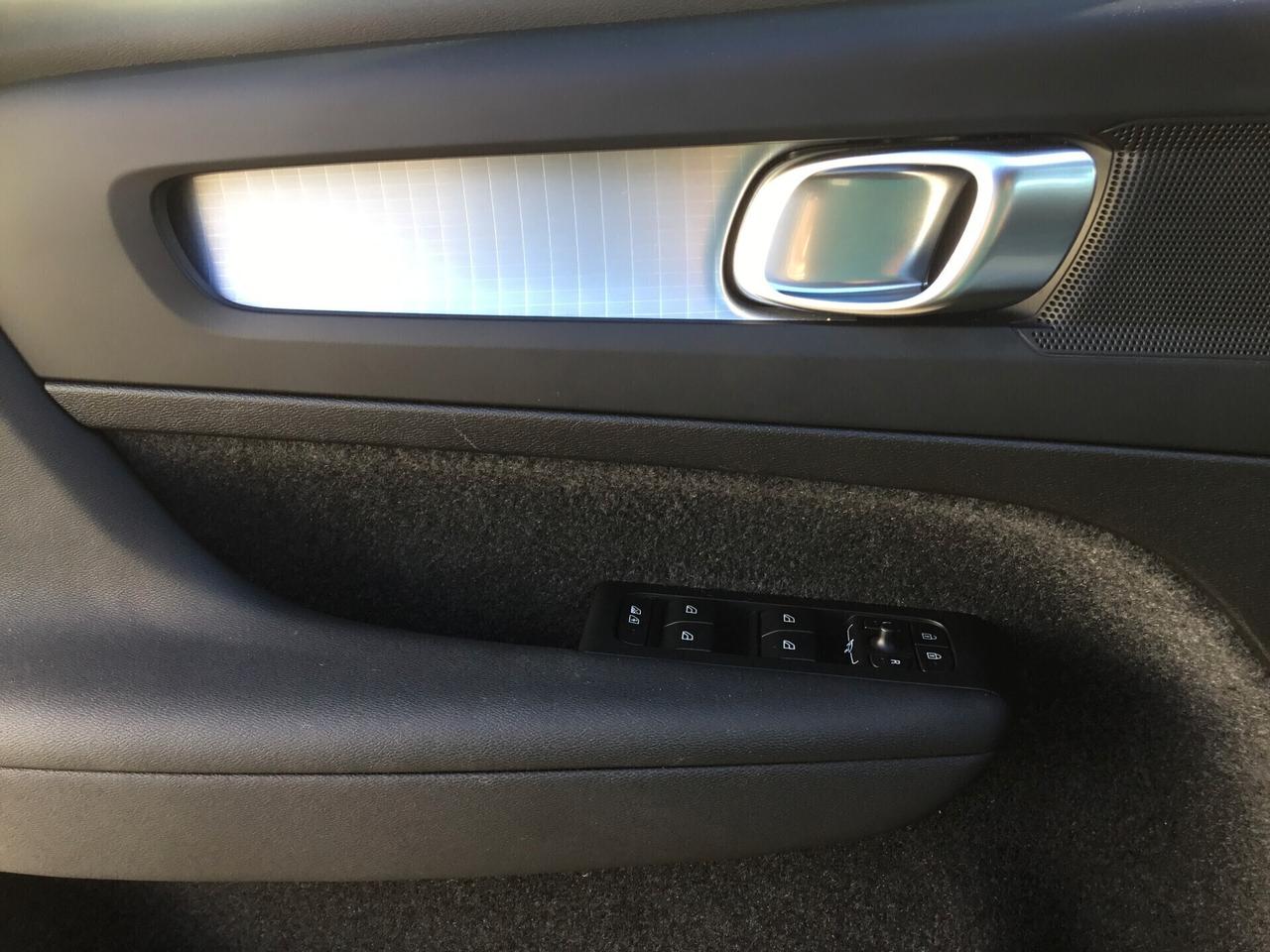Volvo XC40 T2 Core CAMBIO AUTOMATICO