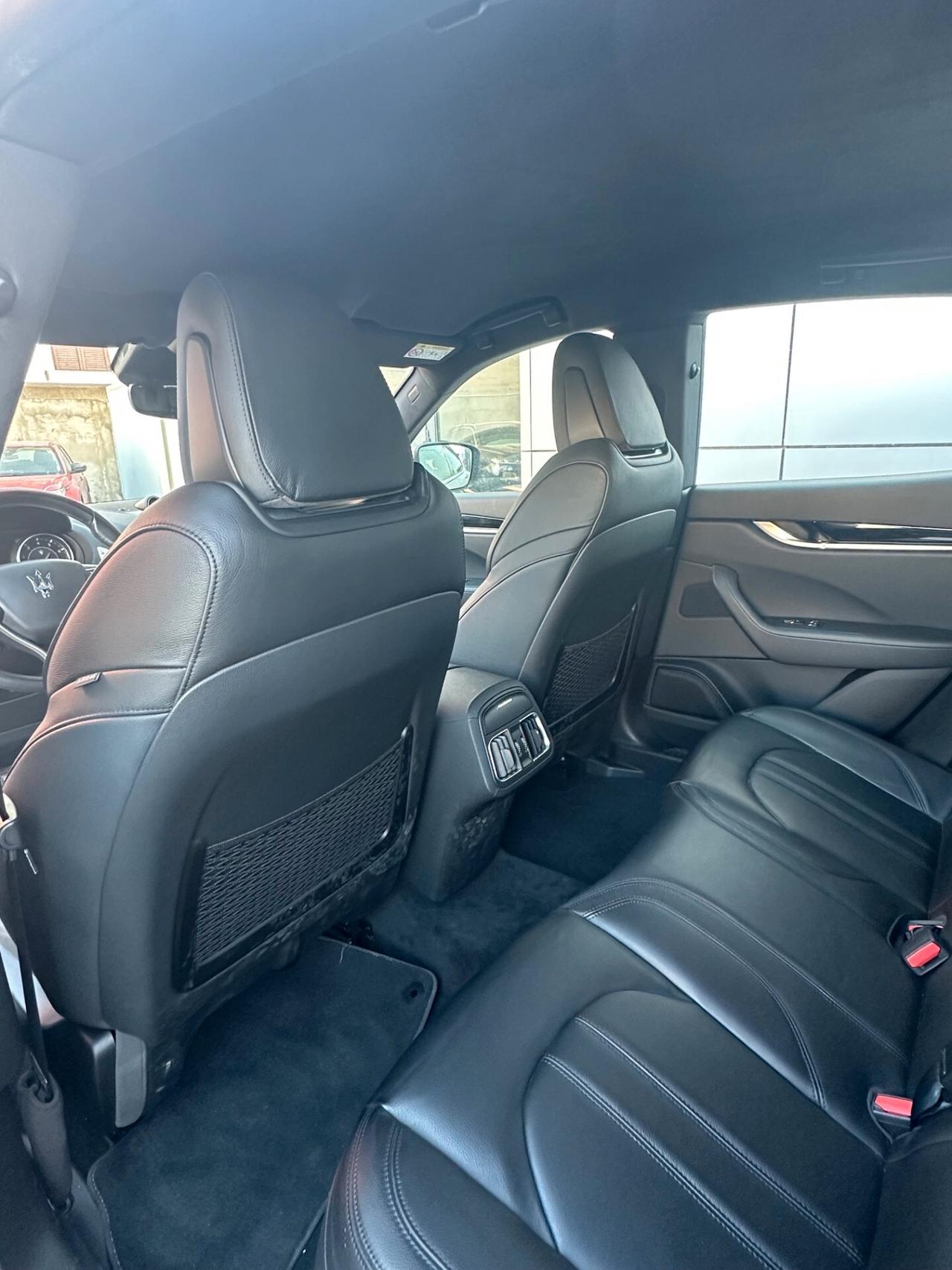 Maserati Levante Gransport 350cv possibilità noleggio no scoring