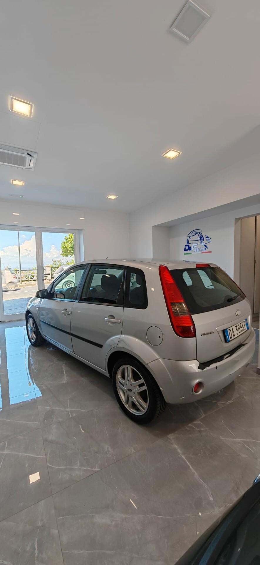 Ford Fiesta 1.2 16V 5p. Ghia