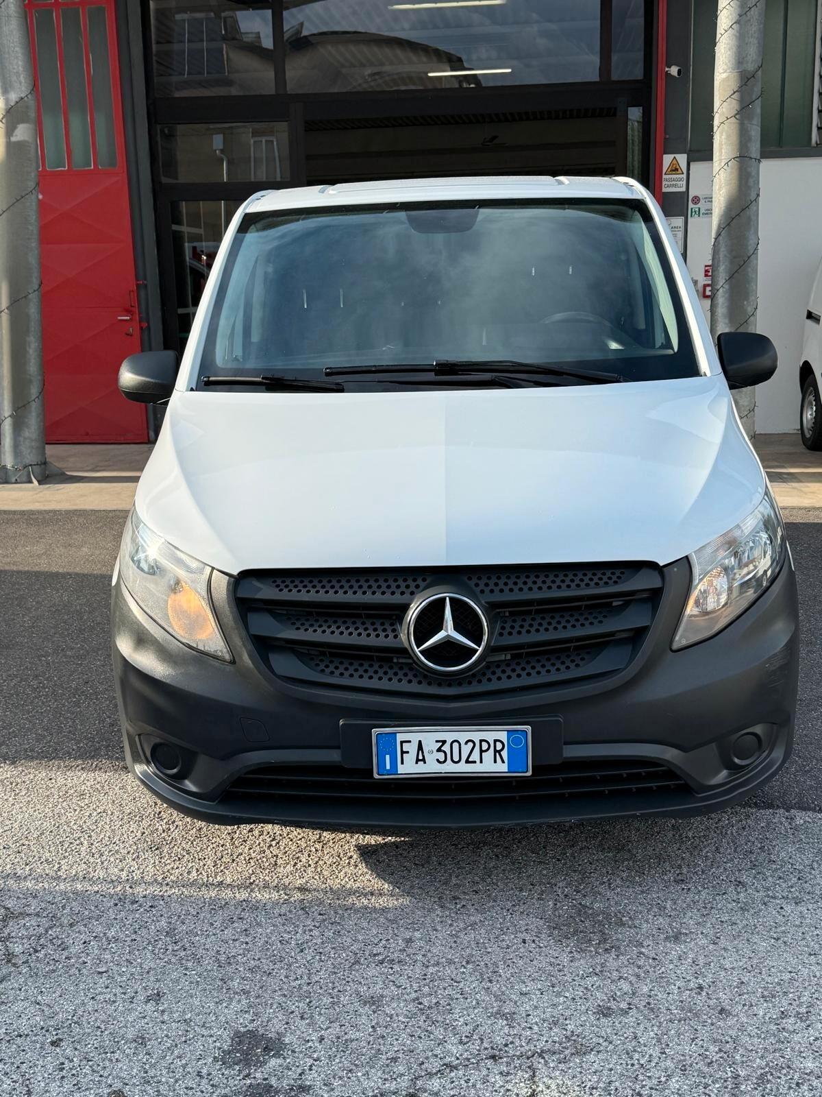 Mercedes Benz VITO 114 CDI COMPACT 2.2 6 MARCE COMPACT
