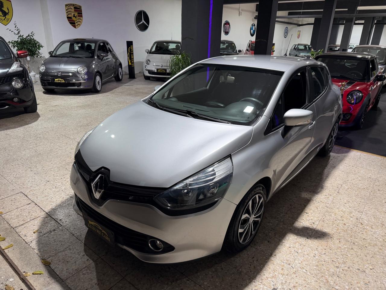 Renault Clio 1.2 75CV 5 porte Neopatentati