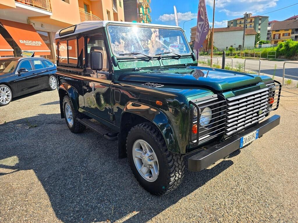 Land Rover Defender 90 TD5 RESTAURATA!