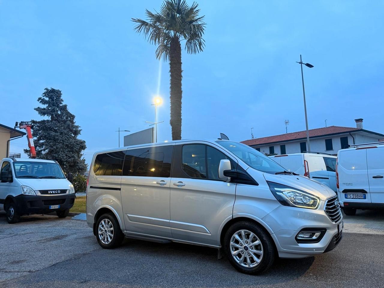 Ford Tourneo Custom 310 2.0 TDCi 170CV aut. PL Titanium