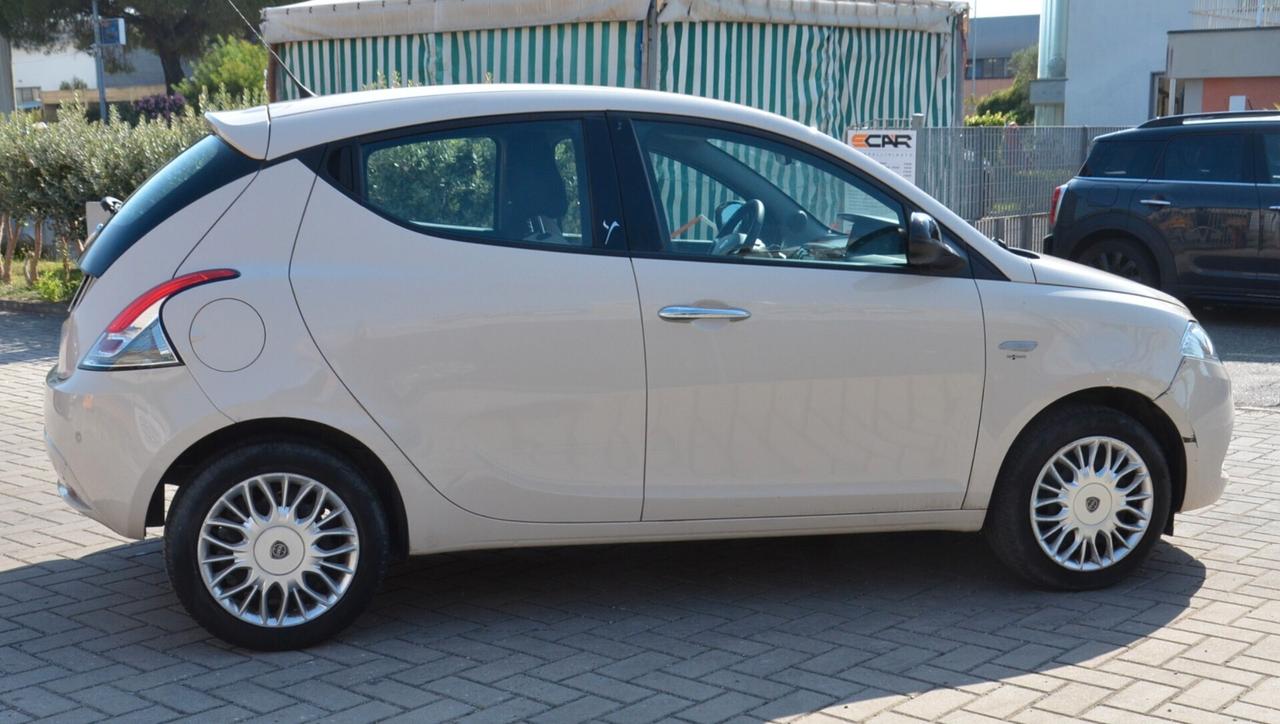 Lancia Ypsilon 1.2 69 CV 5 porte Gold