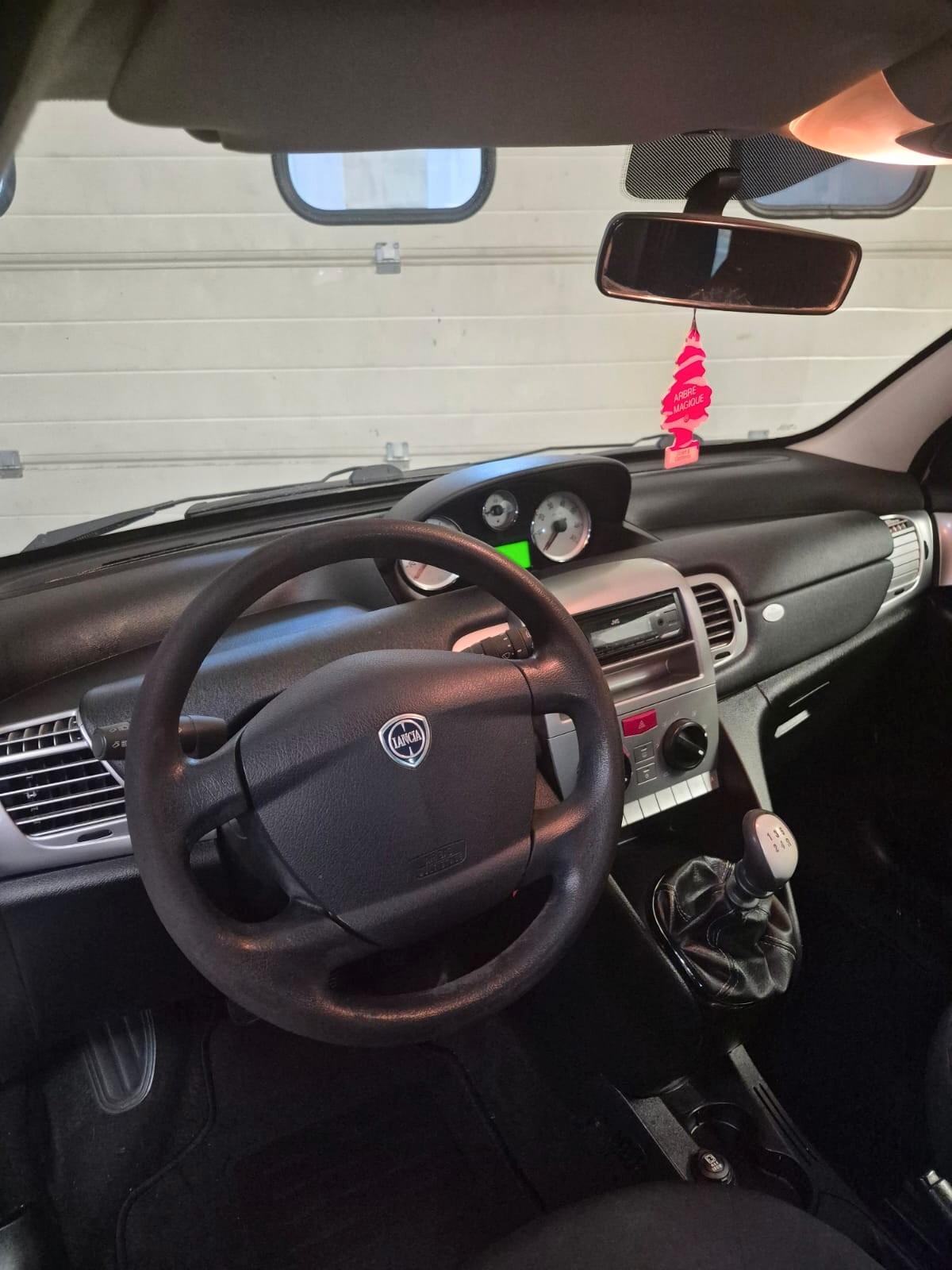 Lancia Ypsilon 1.2 Platino