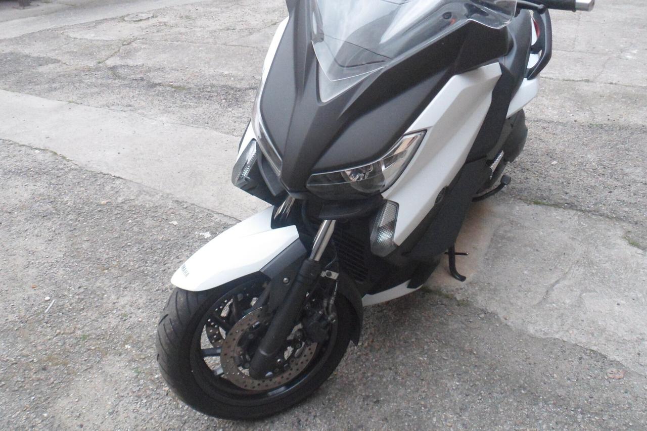 YAMAHA XMAX 400