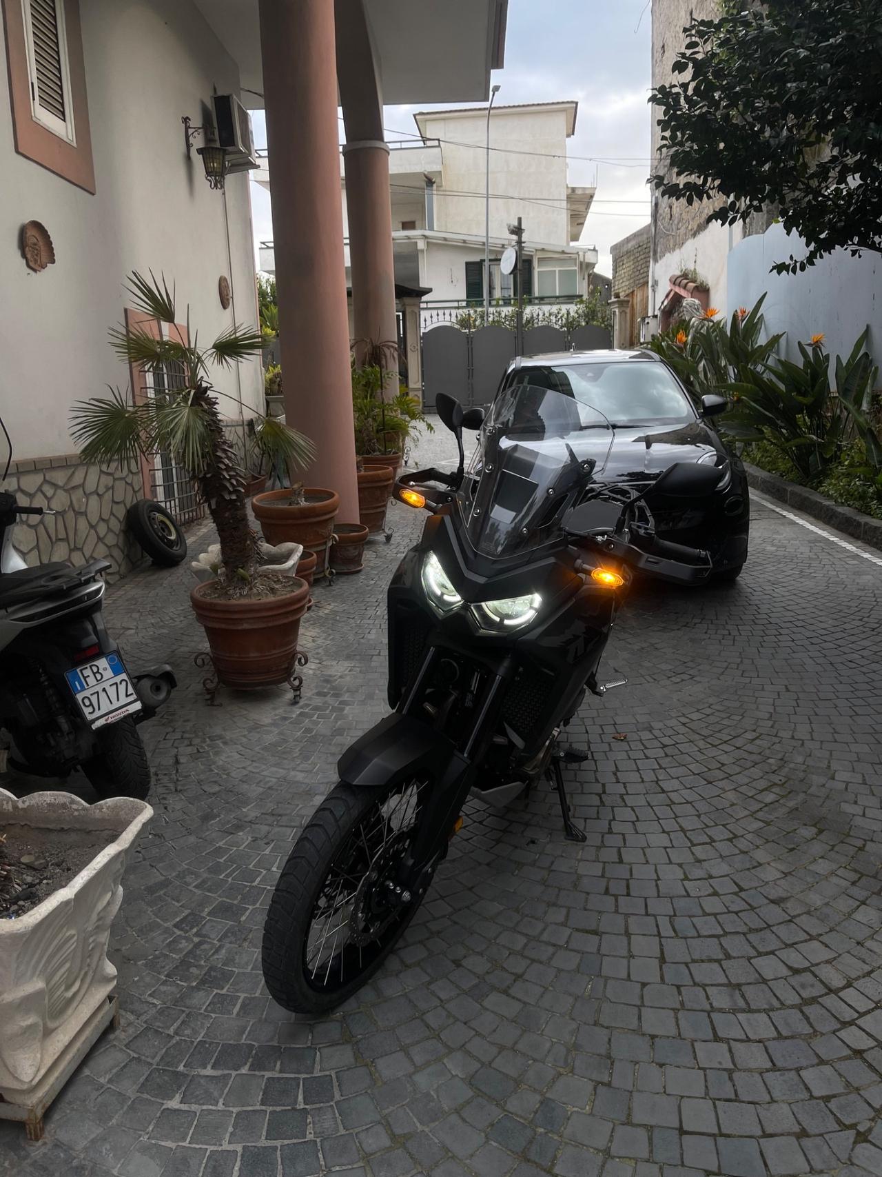 HONDA AFRICA TWIN CAMBIO AUTOMATICO DCT GARANZIA