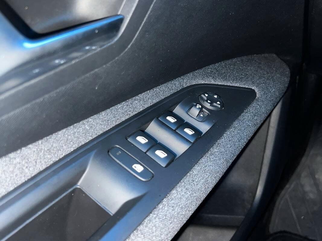 Peugeot 3008 1.5 bluehdi Business s&s 130cv Con NAVIGATORE