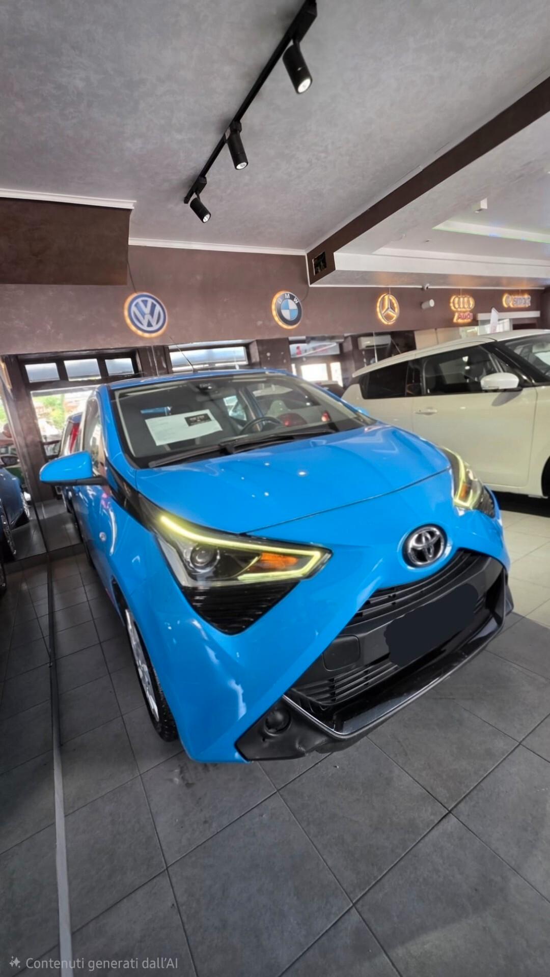 Toyota Aygo Connect 1.0 VVT-i 72 CV 5 porte x-clusiv