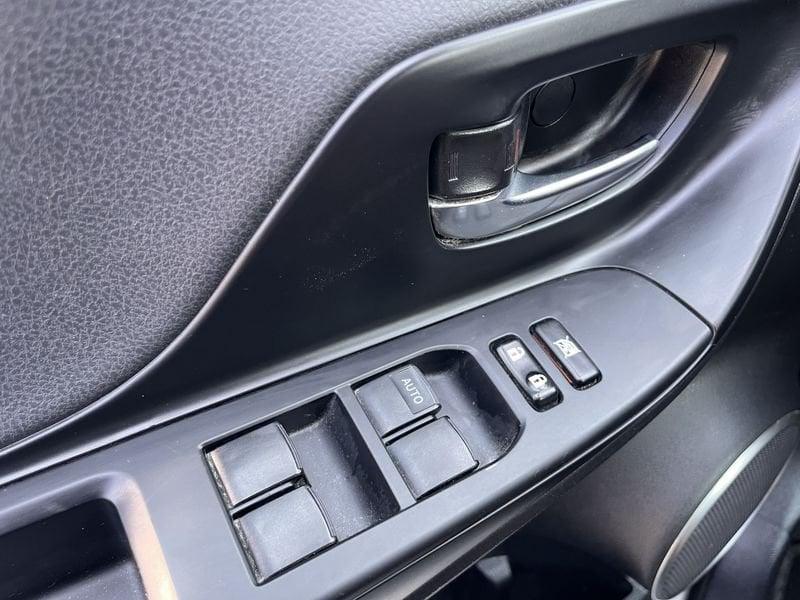 Toyota Yaris 1.3 Dual VVT-i 99cv Lounge