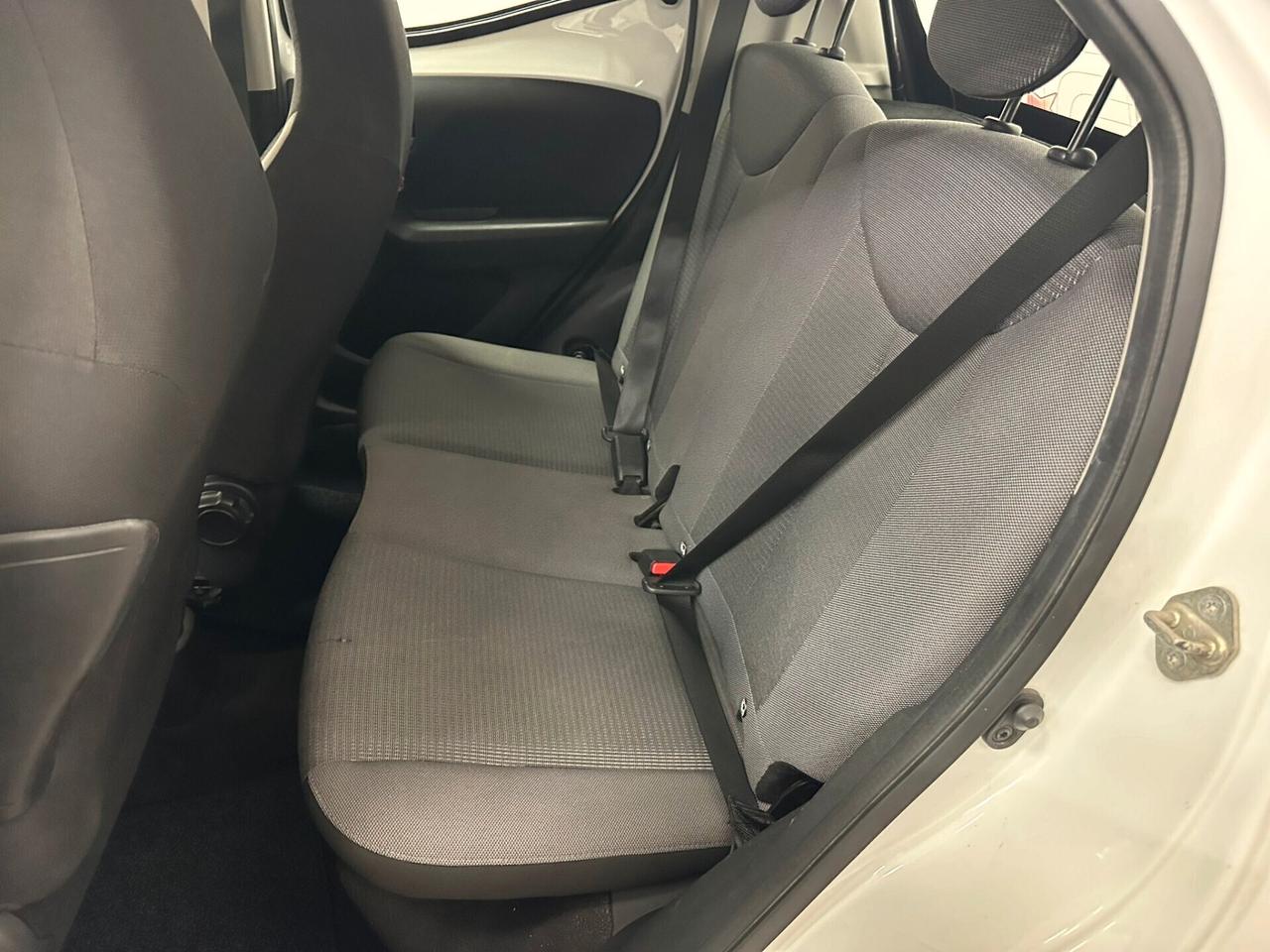 Toyota Aygo Connect 1.0 VVT-i 72 CV 5 porte x-play