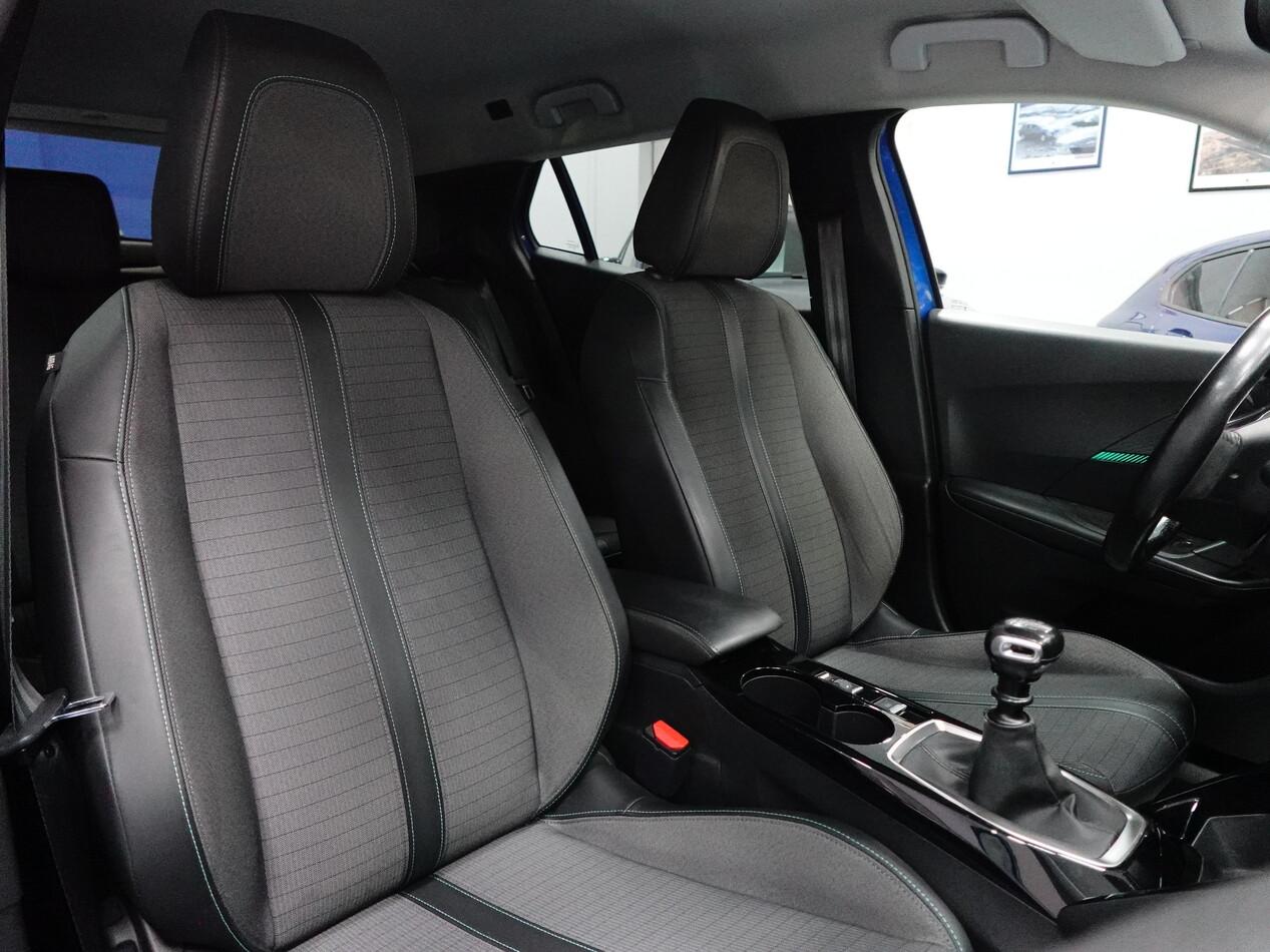 Peugeot 2008 1.2 PureTECH 100 CV ALLURE