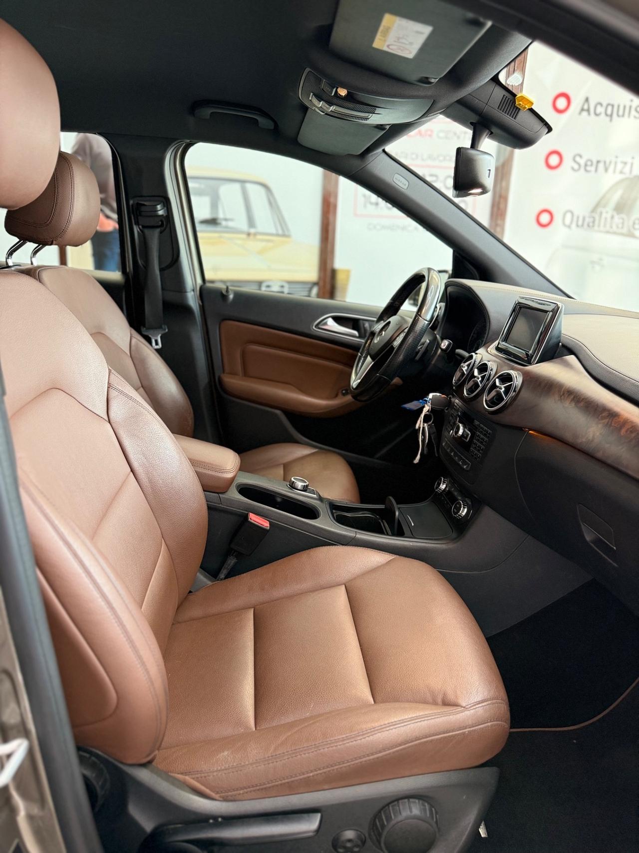 Mercedes-benz B 200 NGD Premium